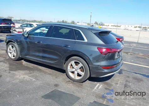 2019 Audi E-Tron Premium Plus из США, поврежденный, VIN WA1LAAGE7KB023438